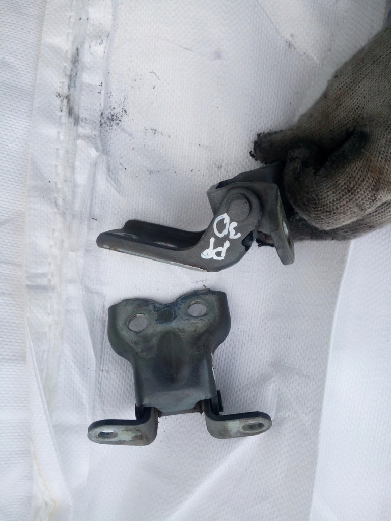 фото №2, Corolla e12 02-07 петли дверь правое hb 3дверь