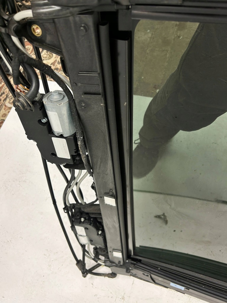 Дах панорамний комплектний  jeep gran cherokee wk2 Недорого