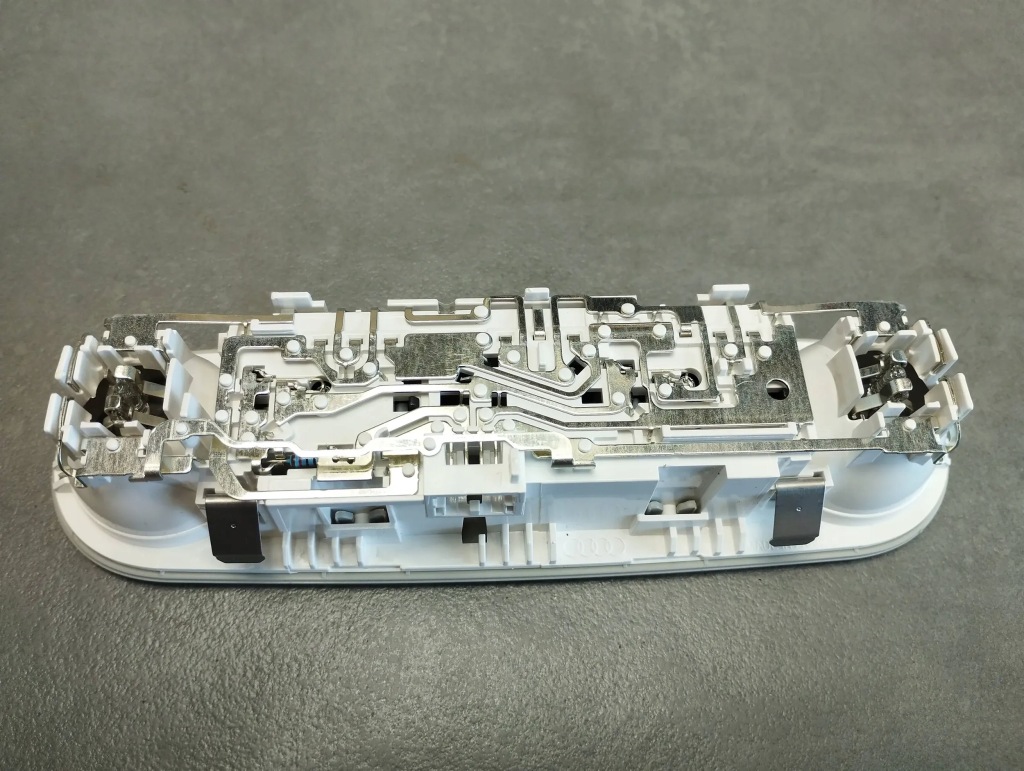 фото №2, Audi a5 sportback 8ta лампа салона 8t0947111be