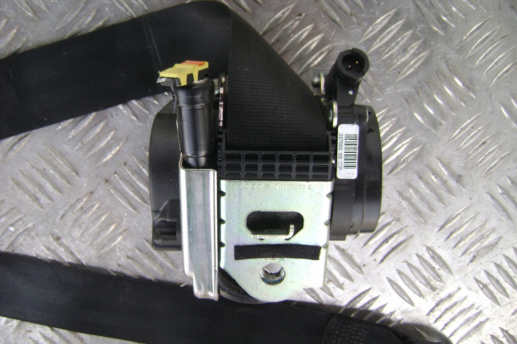 фото №3, Audi a5 8w coupe - pas безопасности левый перед