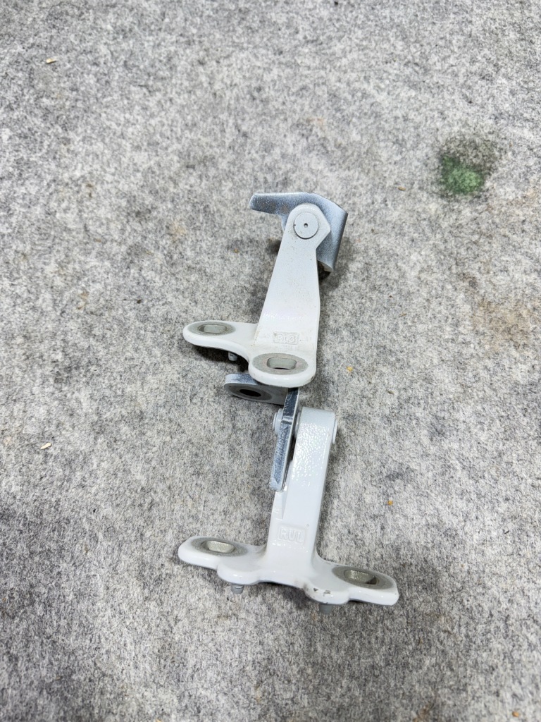 фото №2, Tesla model y петли дверь левая задняя задние