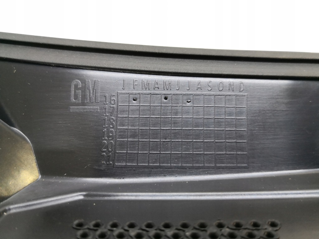 фото №5, Молдинг кришки багажника chevrolet bolt 16- права