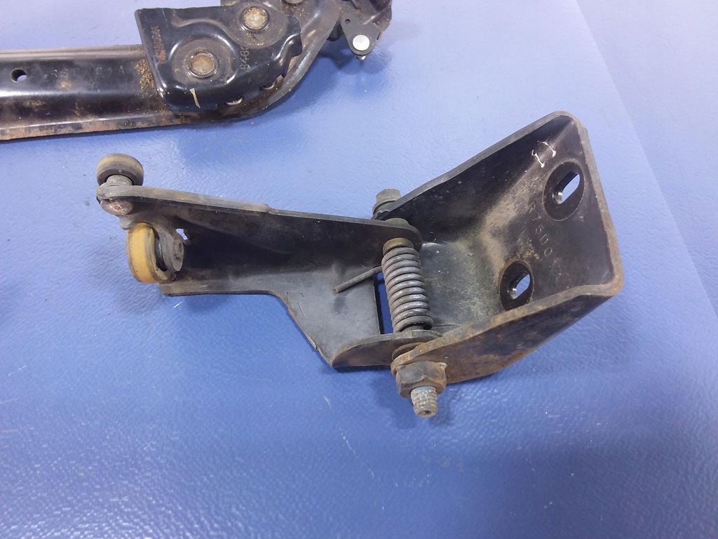 фото №3, Caravan iv направляющие ролики дверь боковых правых