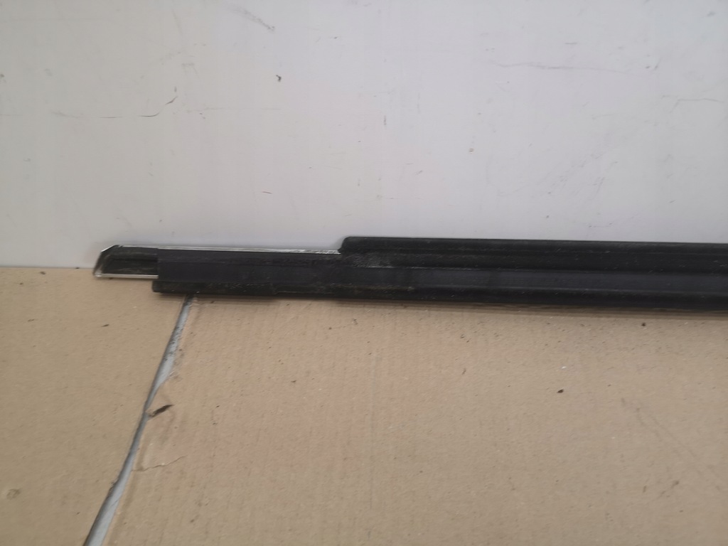 фото №8, Молдинг уплотнитель хром дверь правая vw eos 05-10