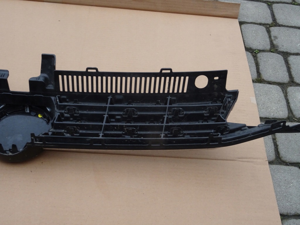 фото №8, Vw touran 5ta решётка радиатора pod радар logo оригинал