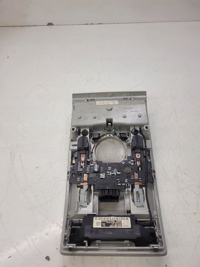 фото №5, Лампа освещение кабины audi оригинальный номер 4l0947135f