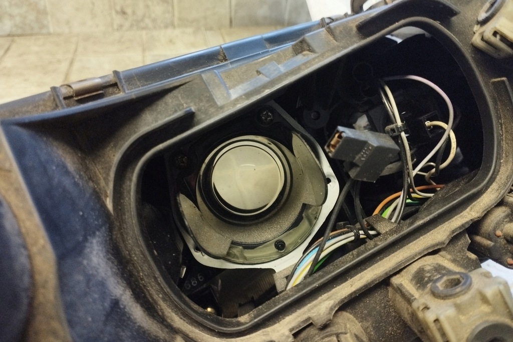 фото №8, Лампа ліва передня mazda 6 sedan gg f014003902 2.0l бензиновий 108kw 2006