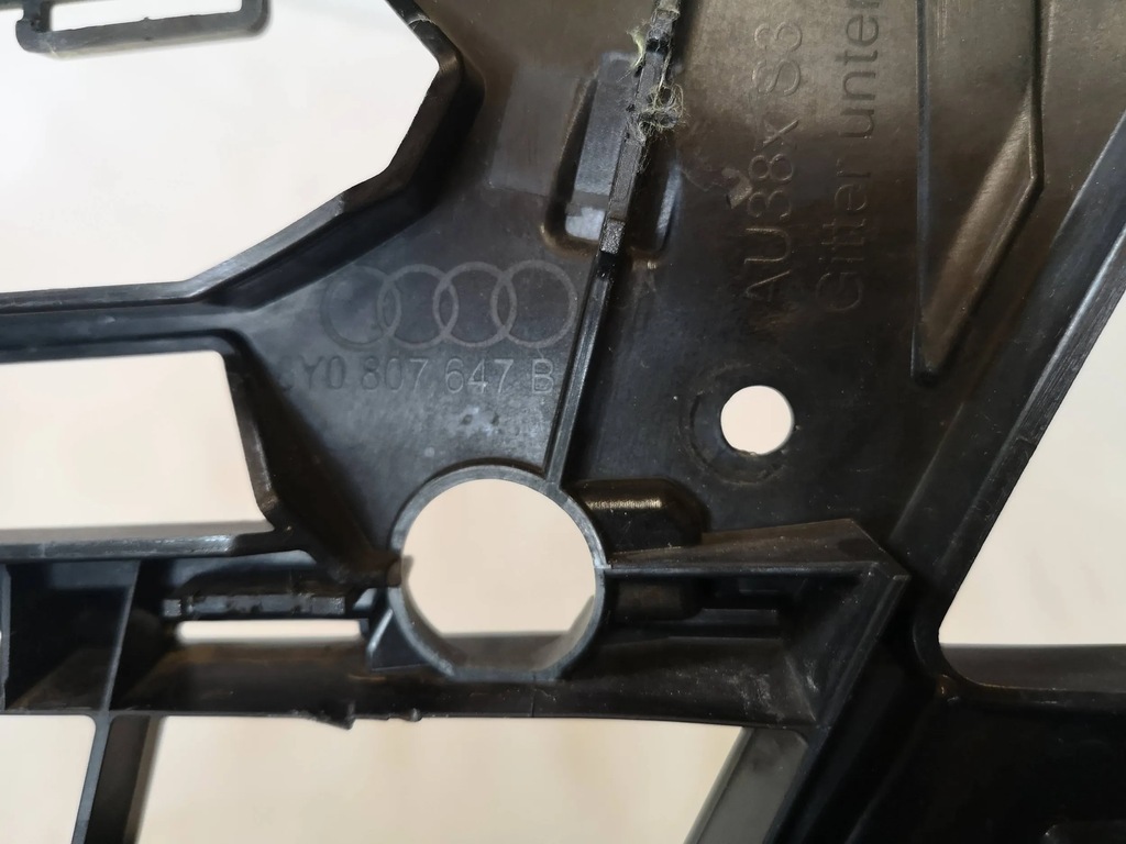 фото №6, Audi s3 8y- решётка средняя бампера