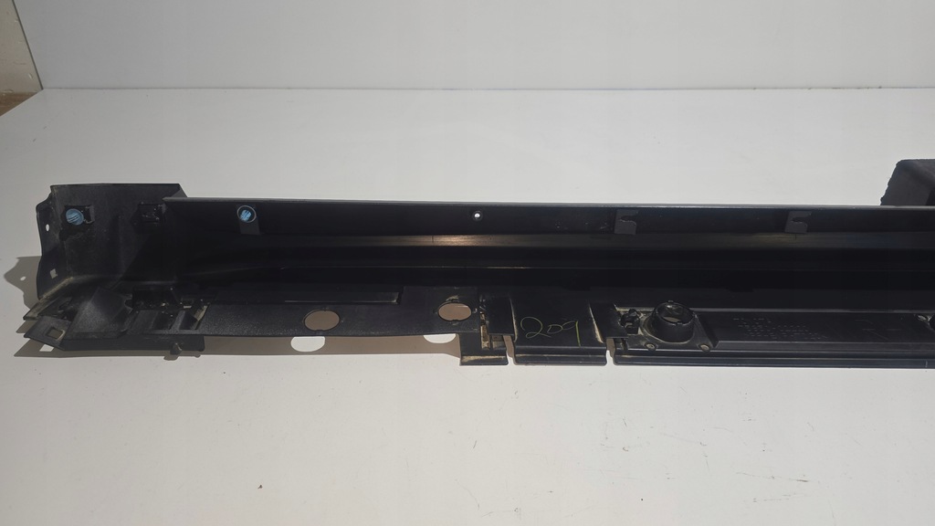 фото №5, Toyota corolla e21 e 21 kombi молдинг поріг права 2018-