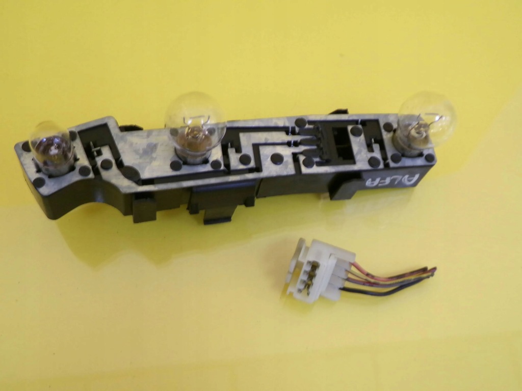 фото №2, Вкладыш лампы левый задняя w крышка alfa romeo 166 nr163