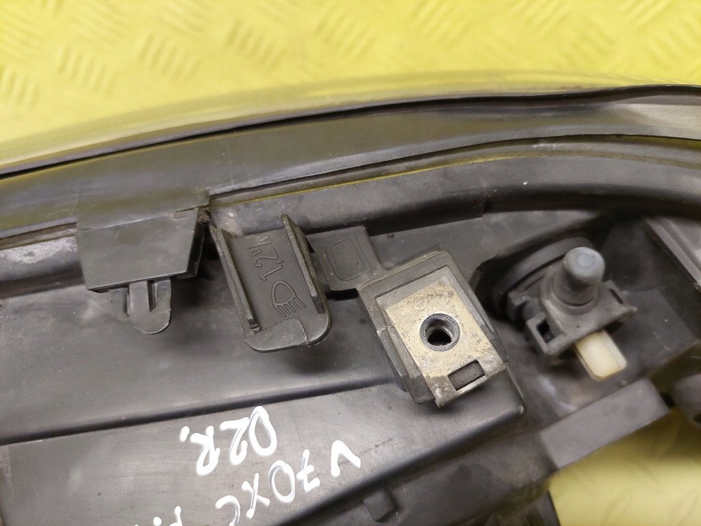 фото №8, Volvo xc70 лампа правый перед 89006871