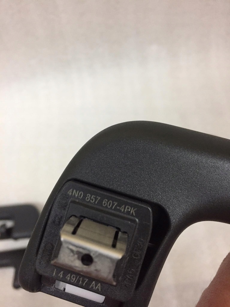 фото №2, Vw audi ручка стельовий 4n0857607