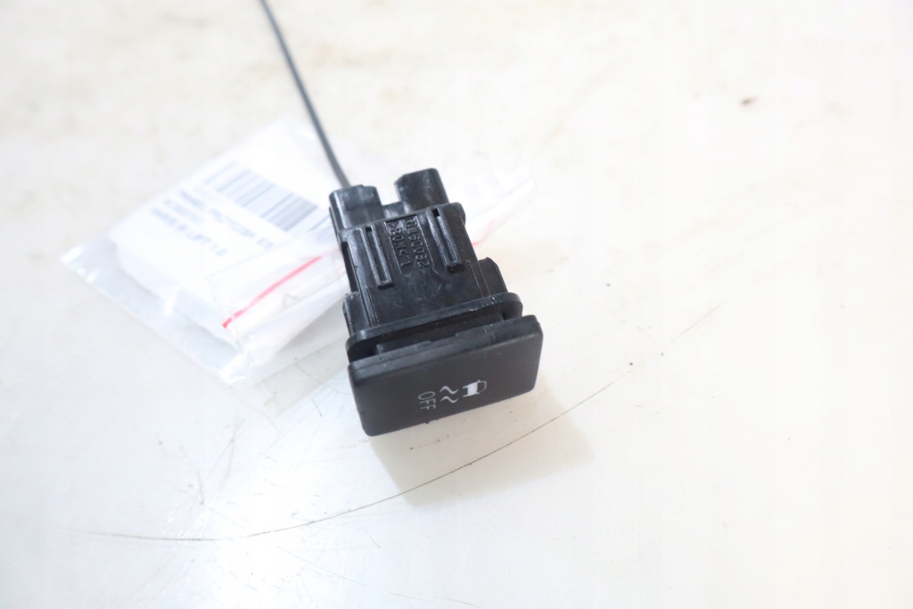 фото №4, Панель кнопка esp toyota yaris iii lift