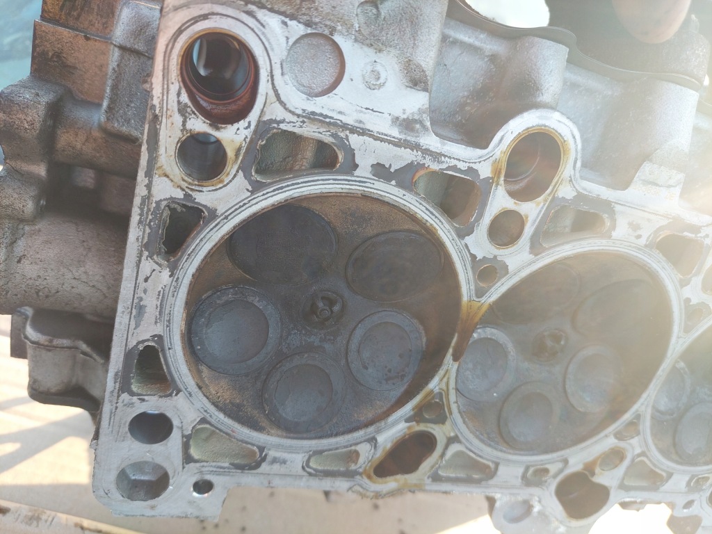 Головка левая audi a4 a6 2,4 2,8 078103373ah lublin fv Доставка