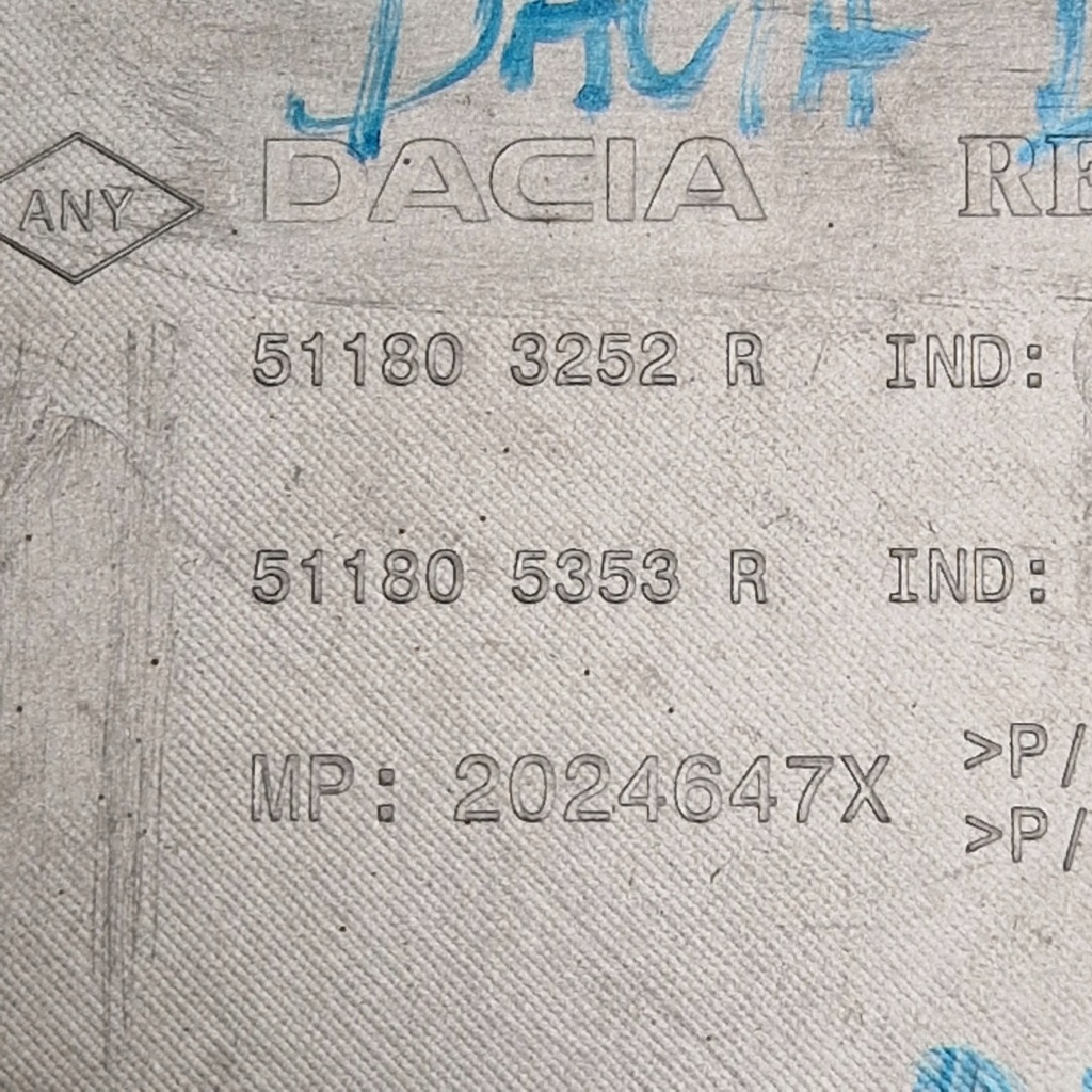 фото №7, Dacia duster ii 2017- решётка радиатора заглушка фаркоп бампера правый перед 511803252r