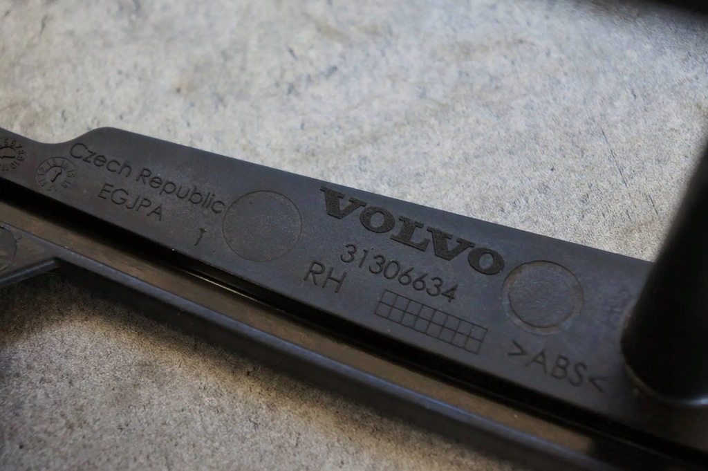 фото №8, Кронштейн na чашки шторка тунель бардачок volvo v40 ii