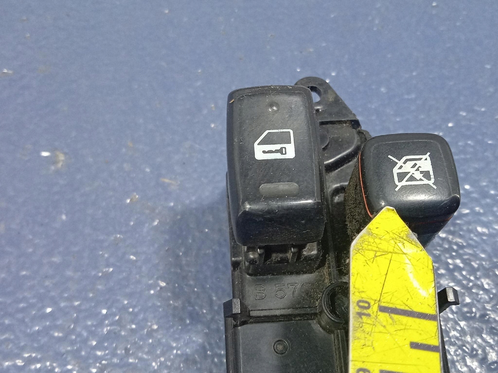 фото №7, Toyota corolla verso i перемикач панель вікон перед лівий 84040-13081