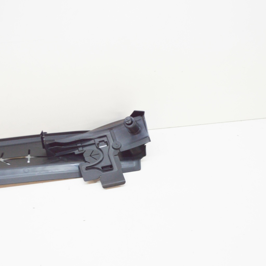 Купити Bmw x7 g07 передній нижній канал повітря радіатора 51747421678