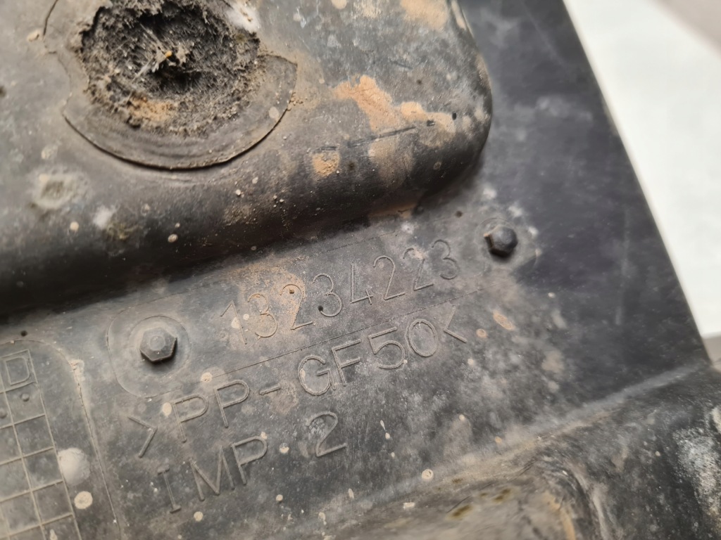 Основа полиця корпус акумулятор opel astra 3 h zafira 2 b Зі Шроту