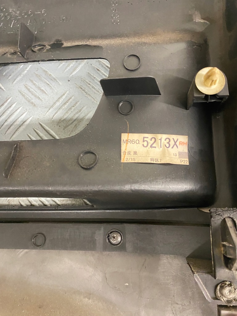 фото №9, Обшивка обивка правый задняя mitsubishi pajero iii 00-06r. 5d mr605213