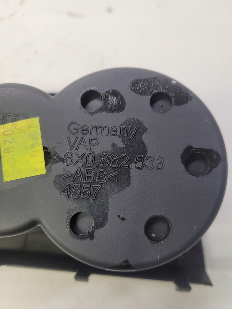 фото №5, Кронштейн бардачок na кружки audi a1 8x 8x0862533