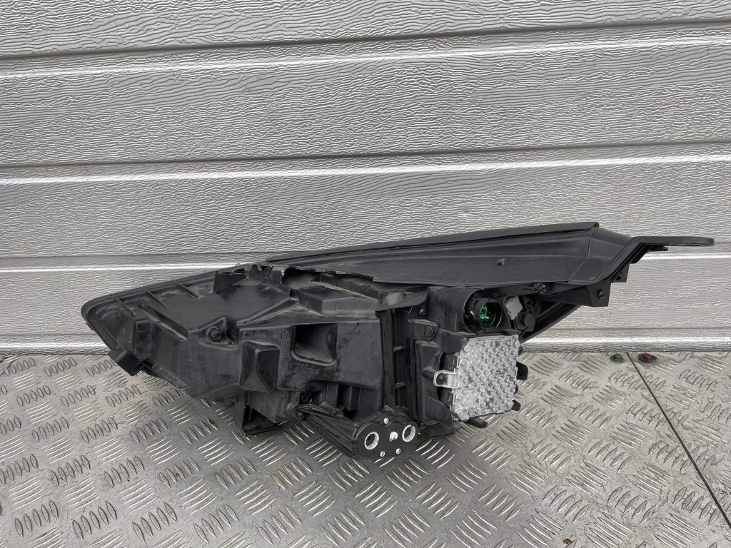 Hyundai i30 фара правый  перед full led g421-21060 в Украине