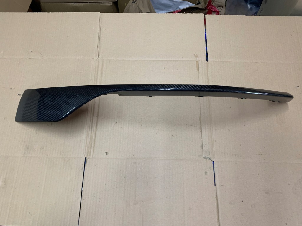 фото №1, Накладка спойлер pr. задня карбон taycan 9j1807604b