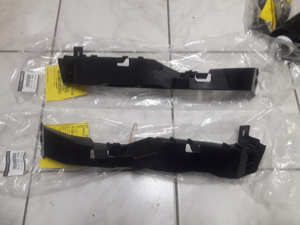 фото №1, Mazda mx30 направляющая лампа правая + левая nowe org.