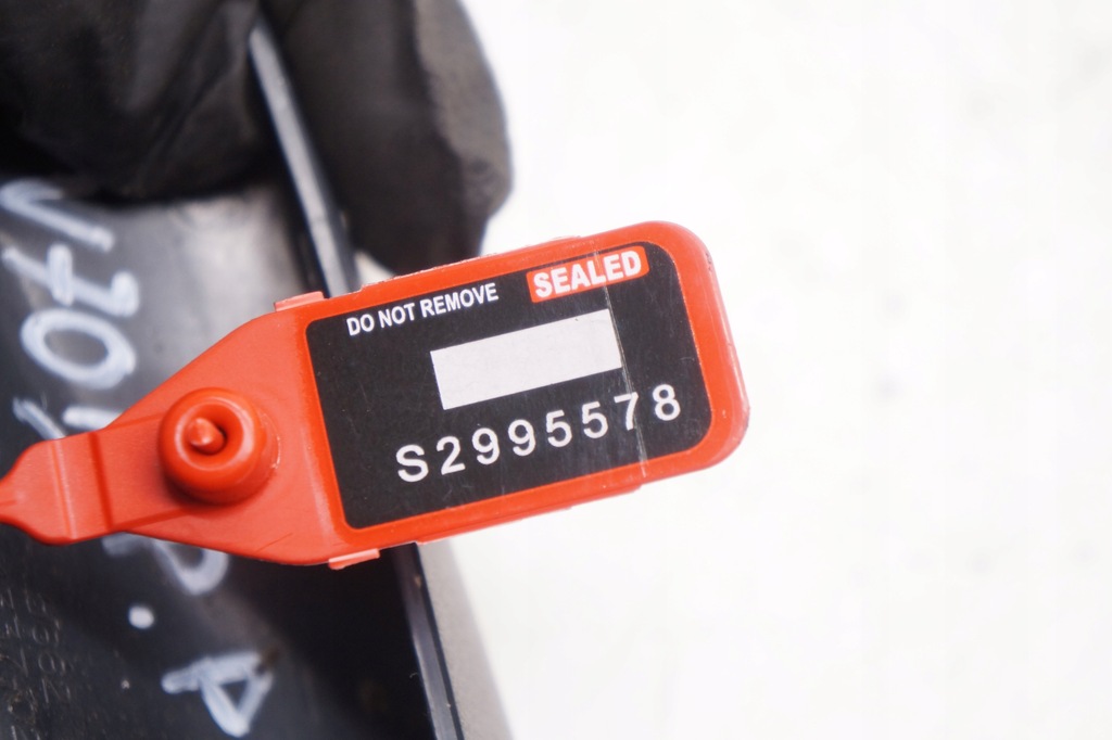 фото №5, Volvo v70 ii lift заглушка захист рейлінг дах права 8662612