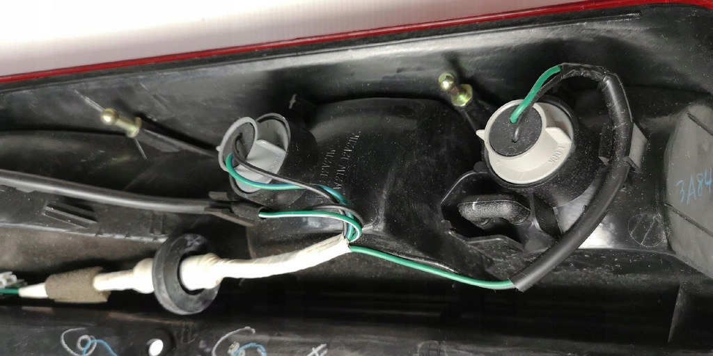 фото №4, Лампа лівий задня mitsubishi space runner ii 99-02