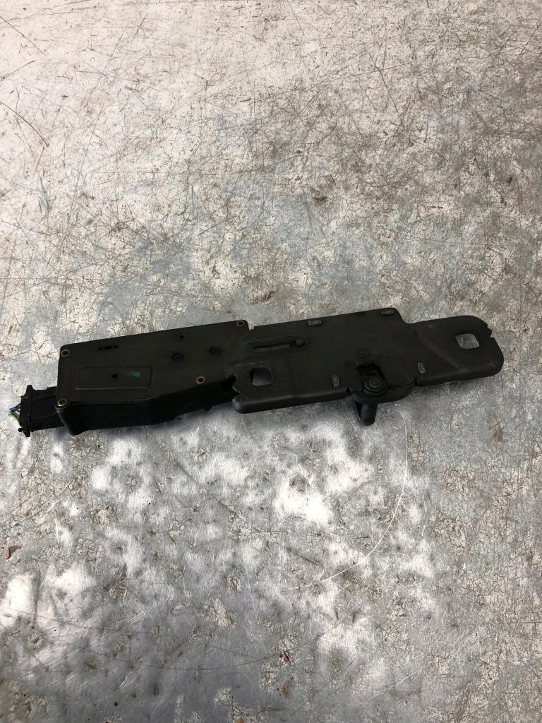 Замок доводчик кришки audi q5 4f9827383d в Україні