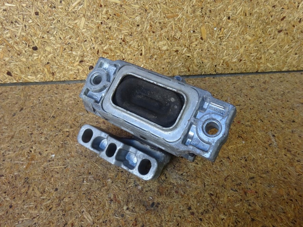 фото №10, Audi tt 8j 2.0 tfsi bwa 06-14 кронштейн подушка двигателя 8j0199262