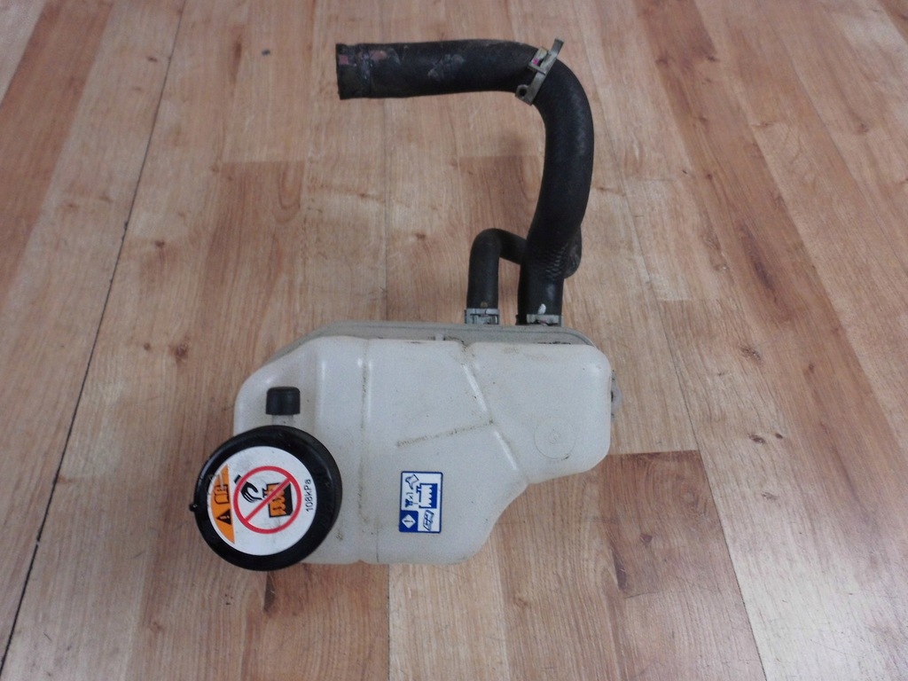 фото №1, Lexus rx200t rx300t rx300 бачок расширительный