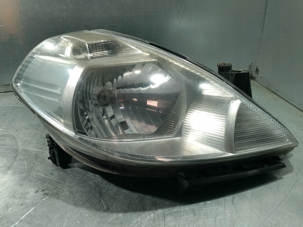 фото №1, Лампа перед правая nissan tiida хэтчбек 5 дверь 983464-01