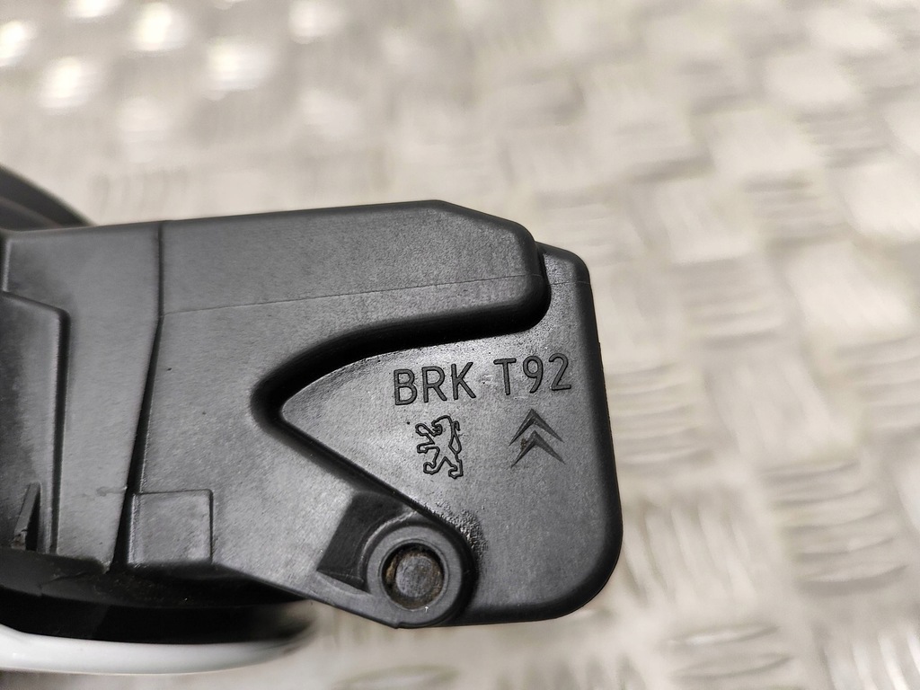 фото №7, Peugeot 308 2016 горловина / вкладиш заливної пального