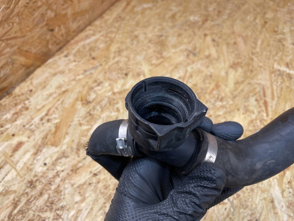 Патрубок труба шланг води bmw f39 f40 f45 f46 f48 f55 f56 f57 7645520 9367387 Доставка