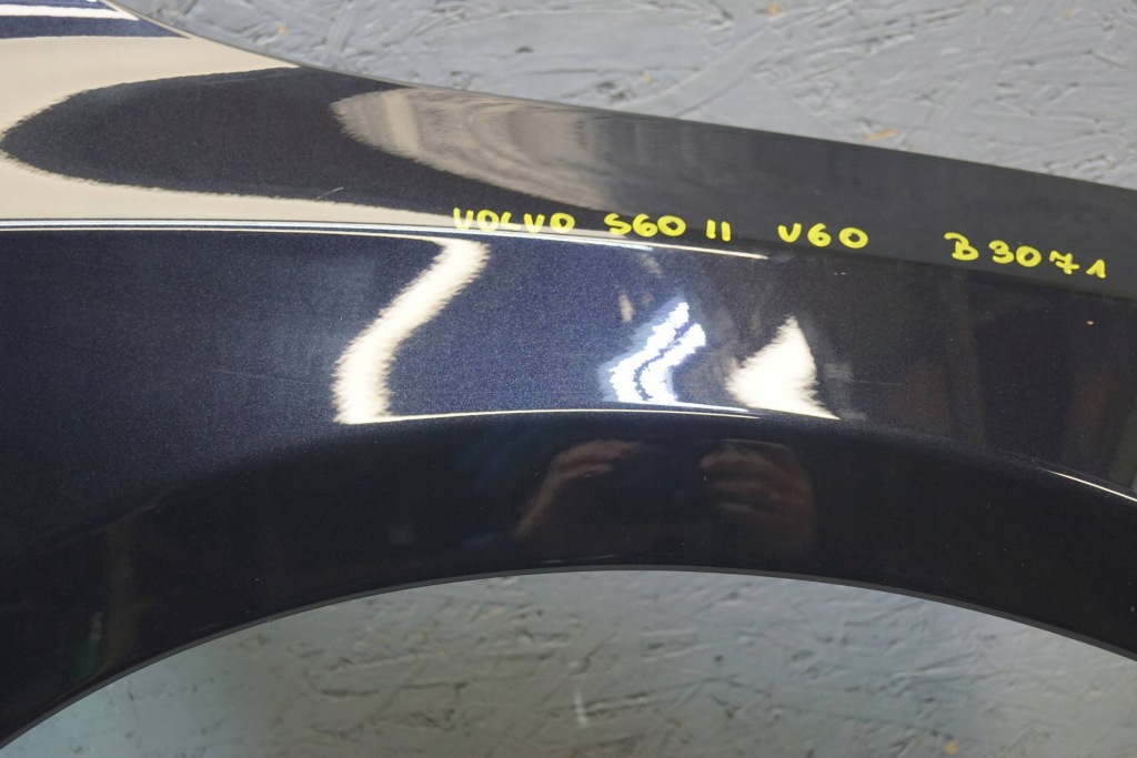Купити Volvo s60 2 v60 крила правий перед b3071
