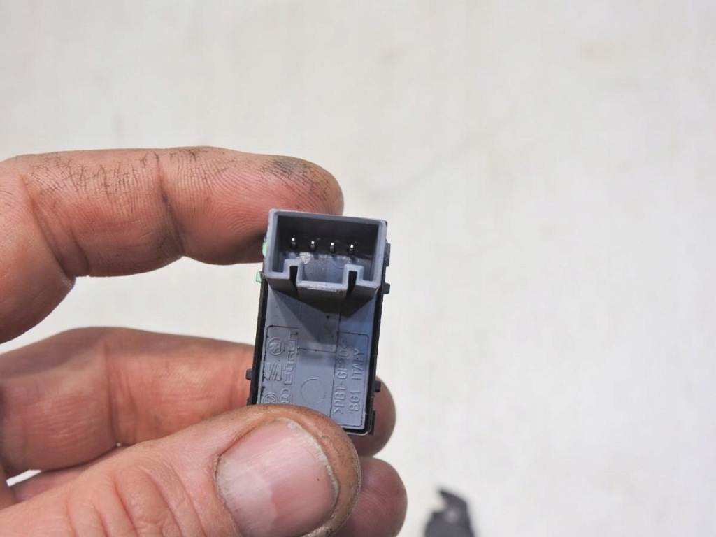 фото №4, Кнопка скло задня vw golf v plus 1f0959855