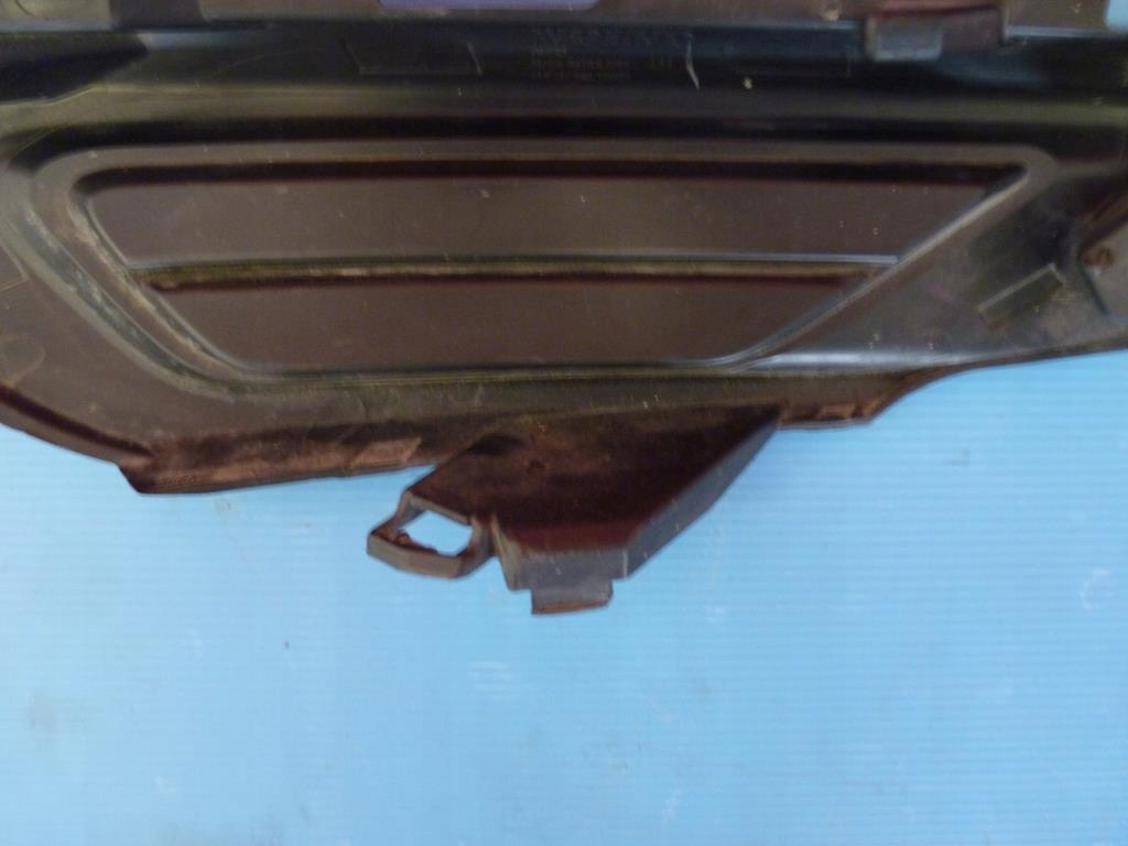 фото №5, Volvo xc60 решітка бампера правий перед 31425181 17-