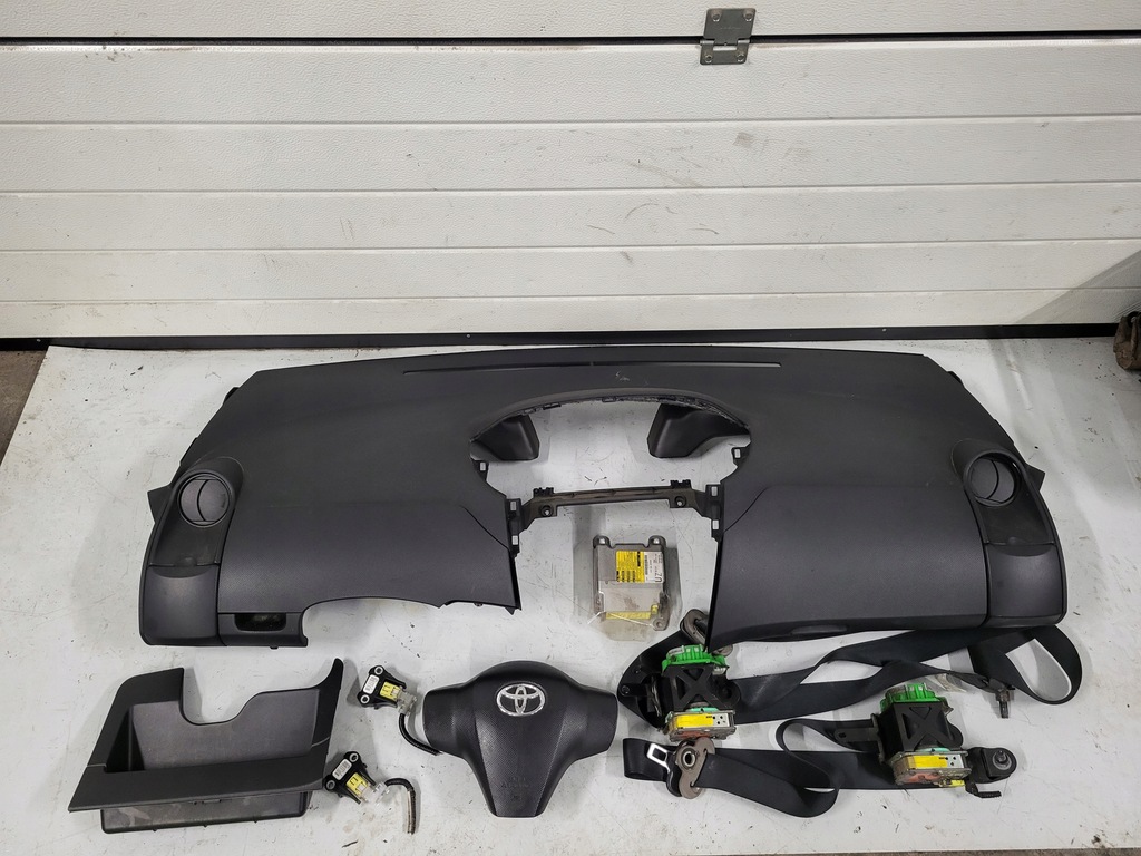 фото №1, Toyota yaris ii приборная панель консоль подушка air bag