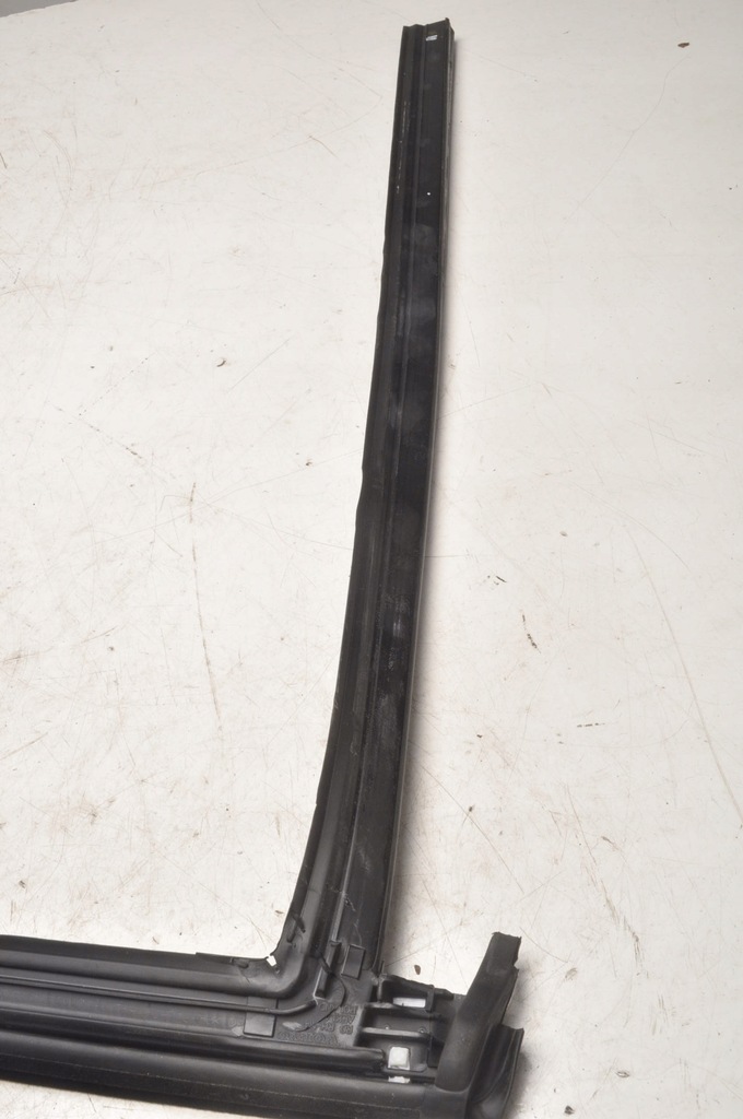 фото №6, Volvo s60 iii молдинг прокладка скло задня права