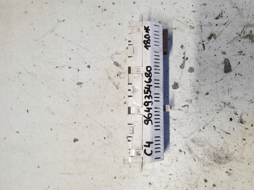 Купить Дисплей citroen оригинальный номер 9649354680