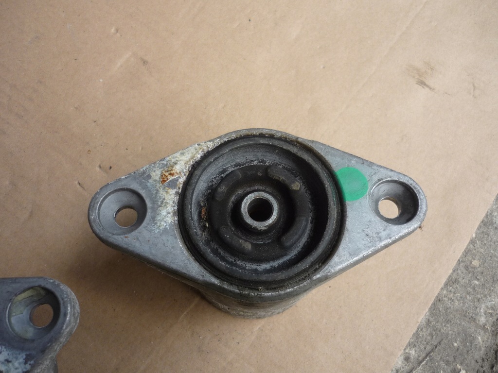 фото №7, Крепления амортизаторов задняя audi a4 b6 b7 8e0513353d комплект