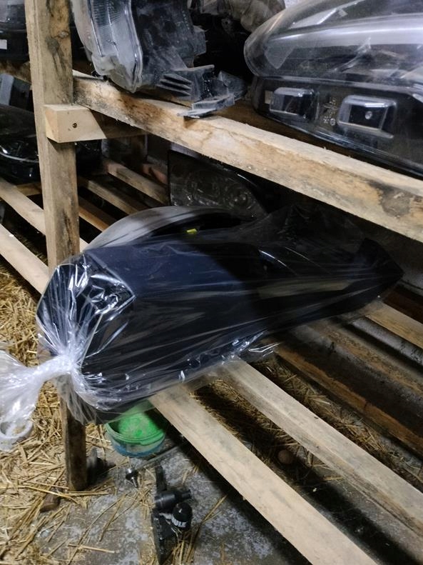 фото №14, Подлокотник туннель mercedes w212 lift kombi czarna derma