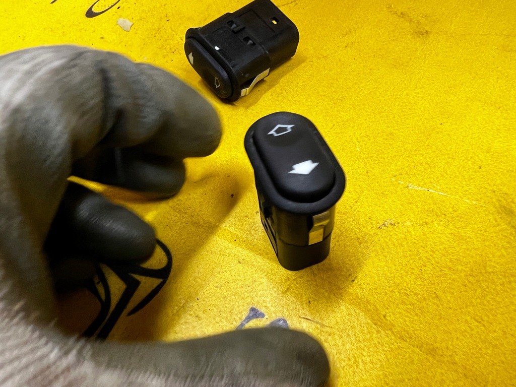 фото №3, Кнопка перемикач регулювання сидіння range rover velar l560