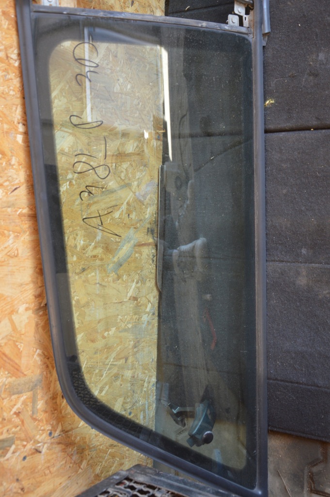 фото №1, Audi a3 8l 3d стекло кузовная правая