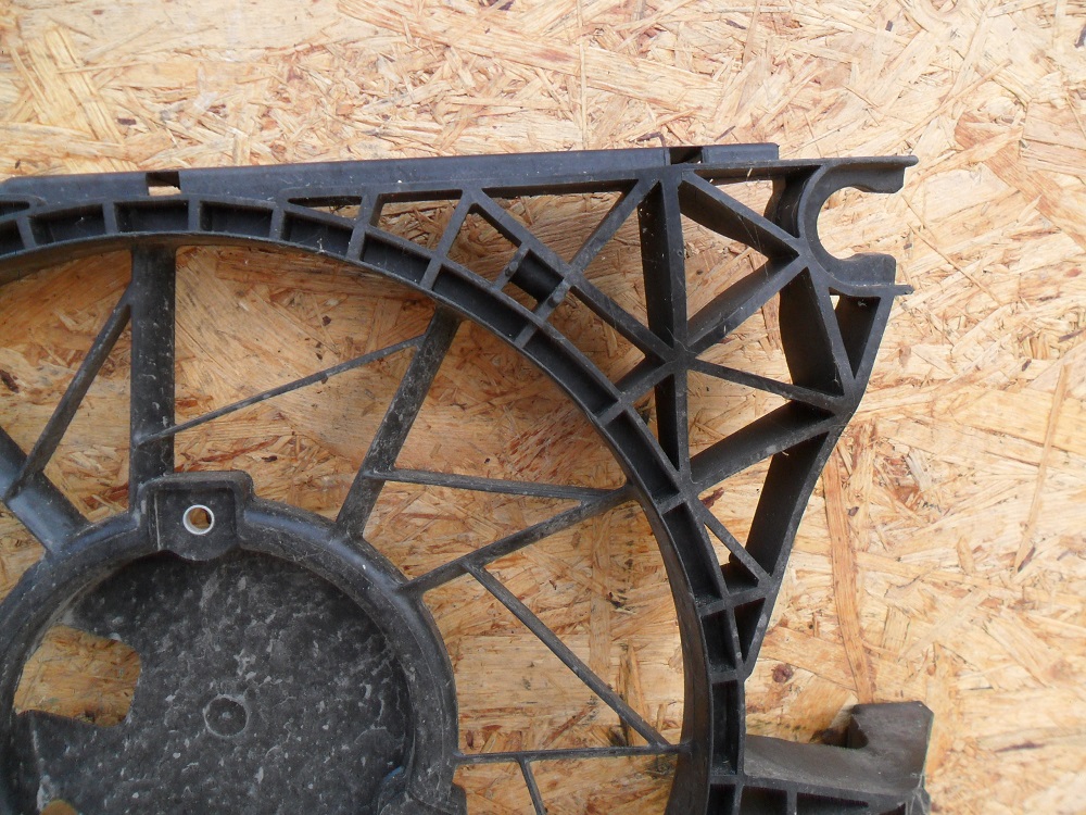 фото №13, Mercedes b-klassa w245 2005-корпус вентилятора