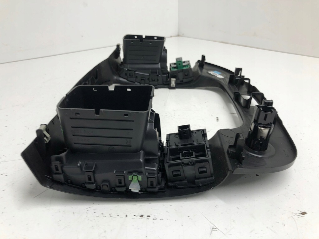 фото №10, Opel vivaro 2016 консоль средняя / радио / gps