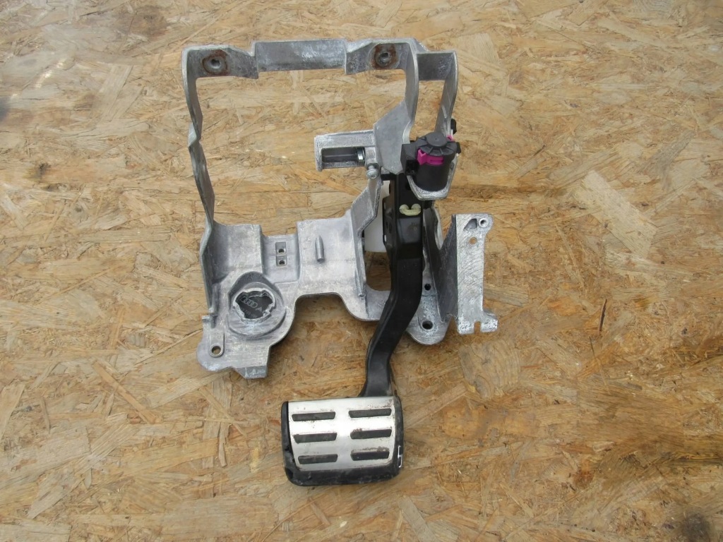 фото №1, Audi a5 s5 8t педаль тормоза каркас кронштейн