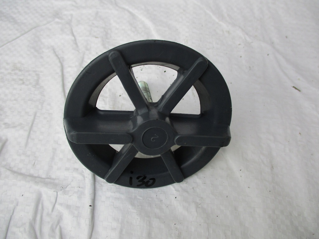 фото №1, Hyundai i30 болт крепления колеса запасного